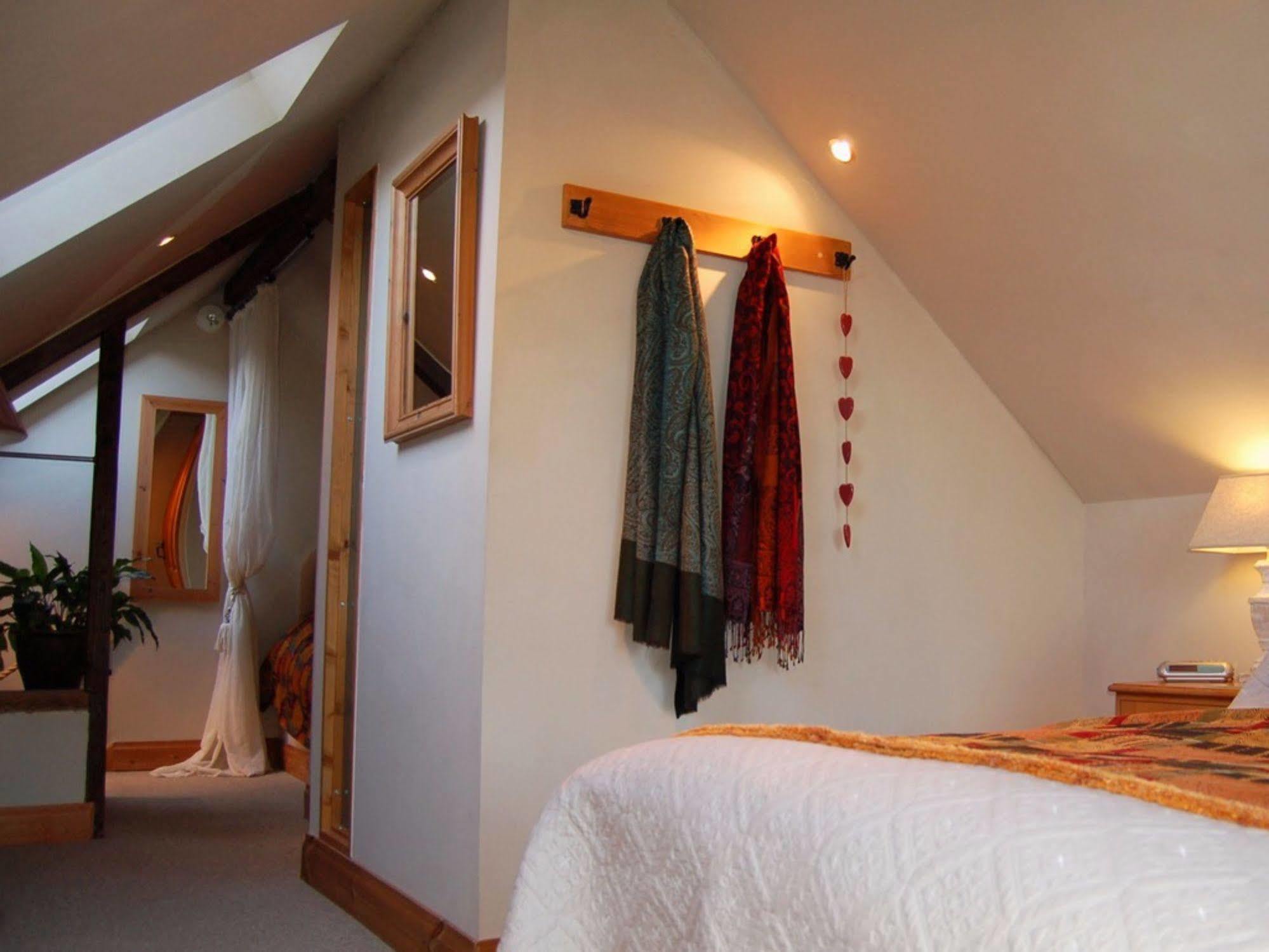 The Old Forge Bed & Breakfast East Kennett Ngoại thất bức ảnh