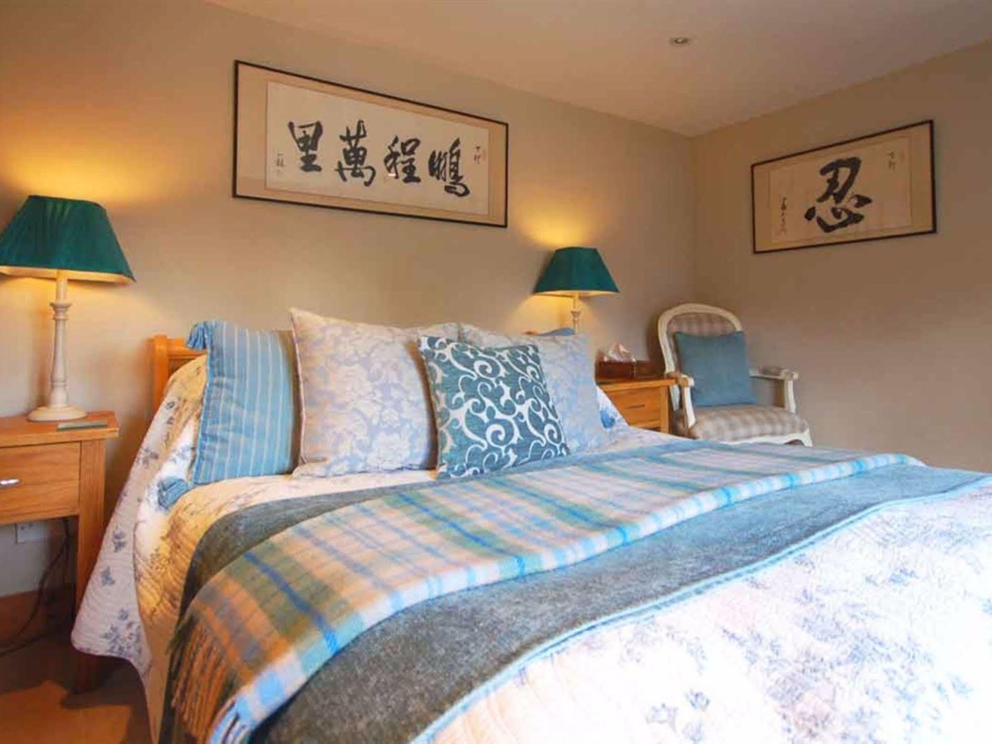 The Old Forge Bed & Breakfast East Kennett Ngoại thất bức ảnh