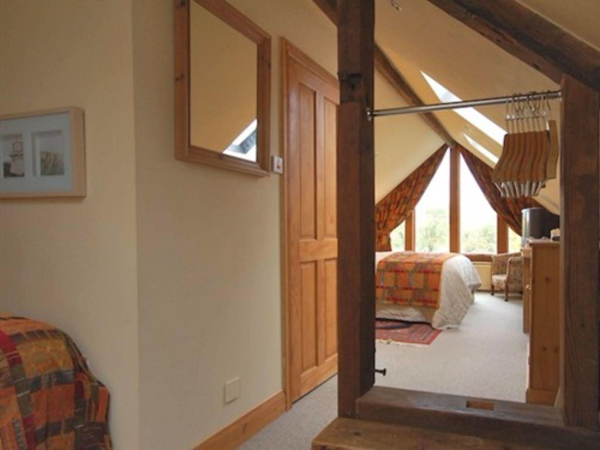The Old Forge Bed & Breakfast East Kennett Ngoại thất bức ảnh