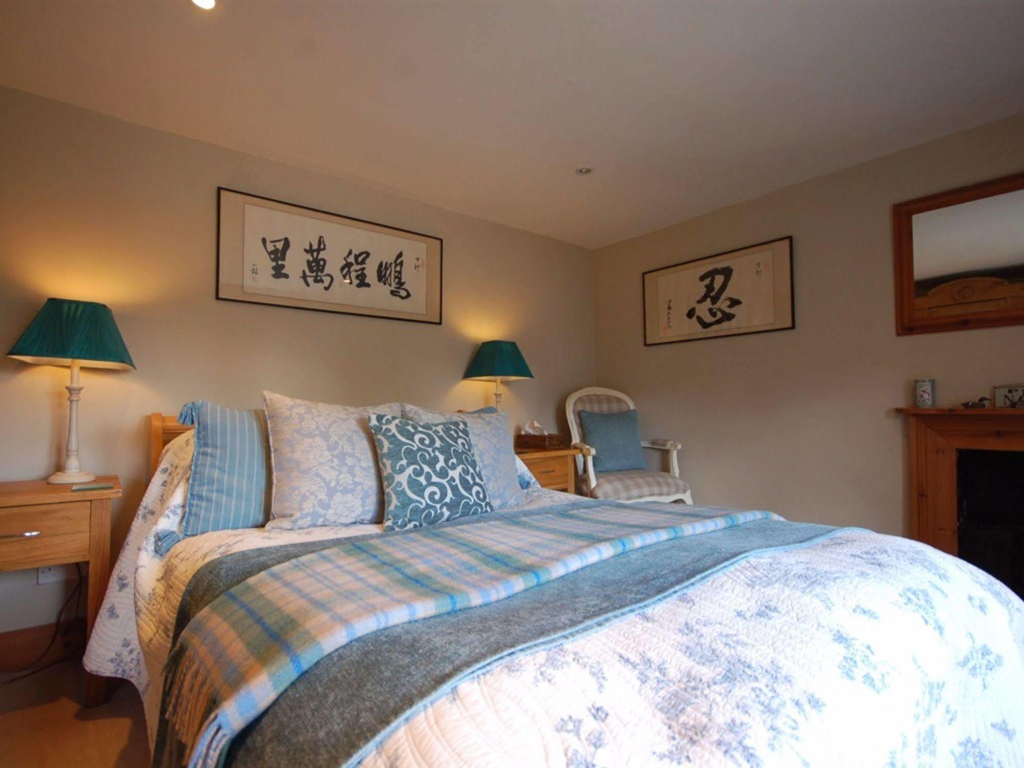 The Old Forge Bed & Breakfast East Kennett Ngoại thất bức ảnh