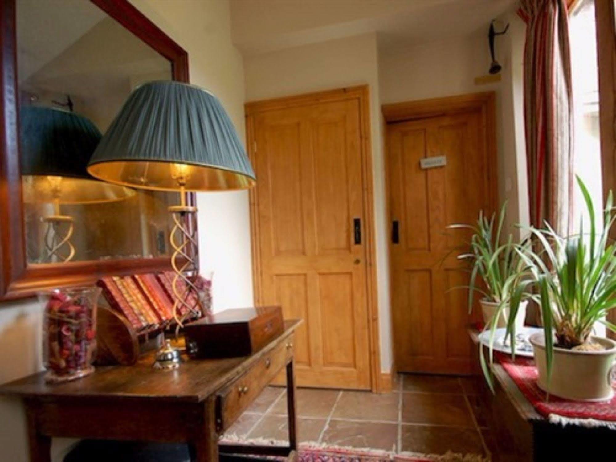 The Old Forge Bed & Breakfast East Kennett Ngoại thất bức ảnh